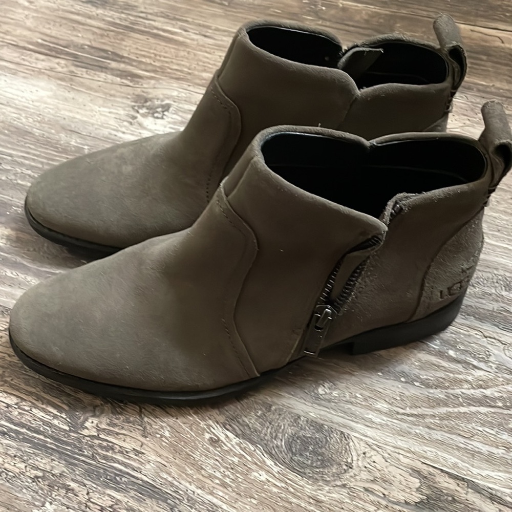 Ugg boots grey suede